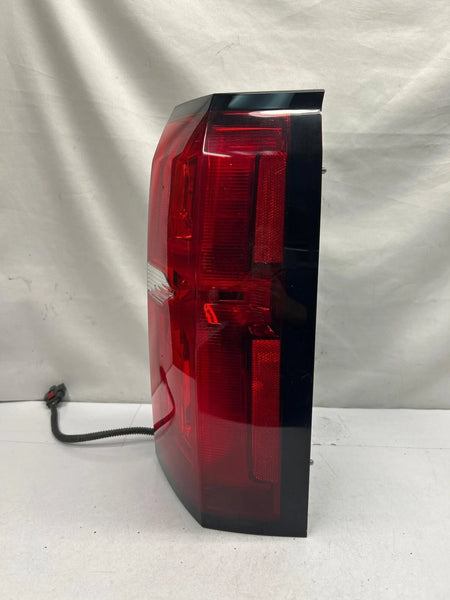 2015 TO 2020 CHEVROLET TAHOE TAIL LIGHT RIGHT PASSANGER SIDE QUARTER ASSEMBLY
