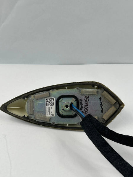 18 19 CHEVY TRAVERSE RADIO ROOF ANTENNA OEM 84257228 WA636R/17/GAN SWITCH BLADE