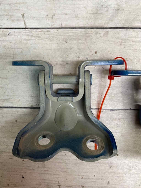 Kia Forte door hinge from 2019 to 2022 front right passanger side OEM assy