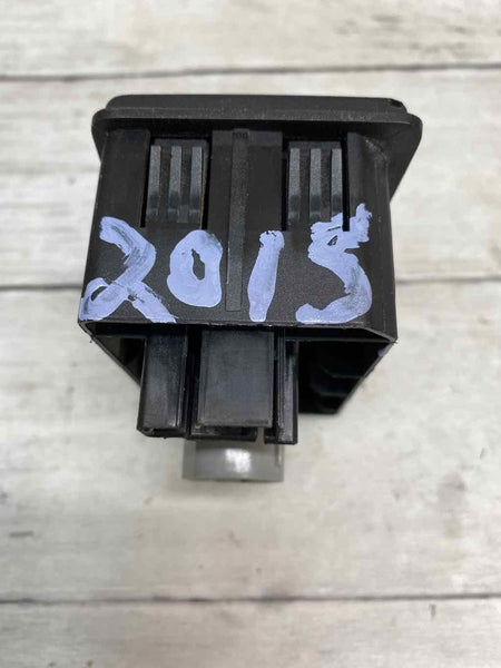 Toma de corriente para Ford F150 2015, puerto de conexión de la consola central delantera OEM FL3T19G310AC