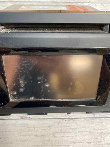 18 19 TOYOTA HIGHLANDER RADIO DISPLAY SCREEN & RECEIVER OEM 861400E231 ID P11816