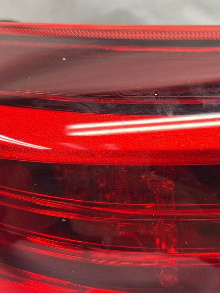 2017 TO 2019 TOYOTA HIGHLANDER TAIL LIGHT RIGHT SIDE QUARTER PANEL OEM 815500E160