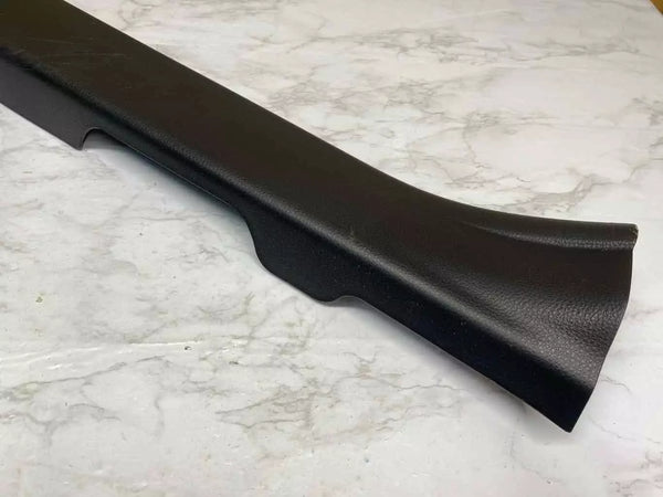 2022 23 24 TOYOTA HIGHLANDER GUARNIÇÃO DA PLACA DE AMARRAÇÃO DA PORTA DIANTEIRA LADO DIREITO OEM 679130E1000