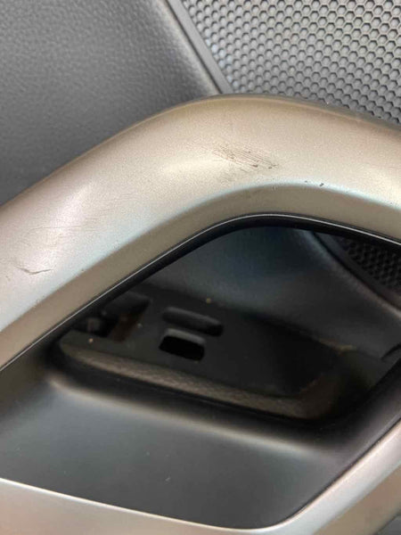 12 17 HYUNDAI VELOSTER PAINEL DE ACABAMENTO DA PORTA DIANTEIRA ESQUERDA OEM COURO PRETO 823072V050RY
