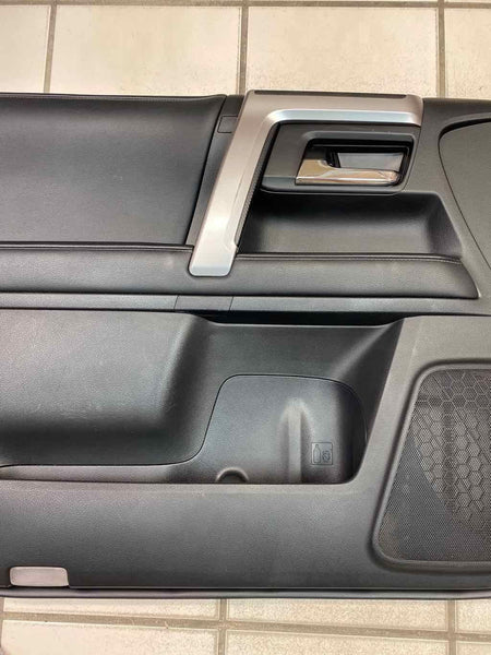 20 TOYOTA 4RUNNER LIMITED PANEL DE MOLDURA DE PUERTA DELANTERA IZQUIERDA CUERO NEGRO 6762035D41C0