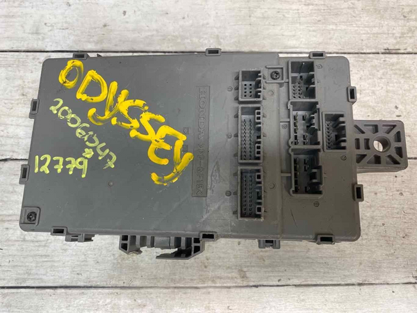 Caja de conexiones del relé de fusibles de Honda Odyssey 2011 TK8A000KA0