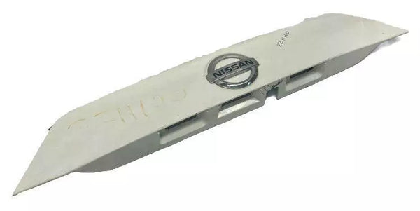 17 18 19 20 21 22 NISSAN ROGUE SPORT PORTÓN TRASERO MALETERO LÁMPARA DE MATRÍCULA MOLDURA 908106MA0A