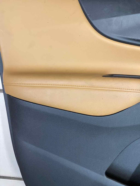 18 19 20 21 CHEVY EQUINOX MOLDURA DEL PANEL DE LA PUERTA DELANTERA IZQUIERDA CUERO MARRÓN OEM 84201123