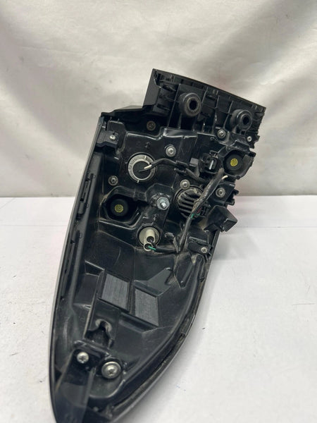 2018 TO 2022 TOYOTA CHR TAIL LIGHT RIGHT SIDE QUARTER PANEL MOUNTED OEM 81551F4021