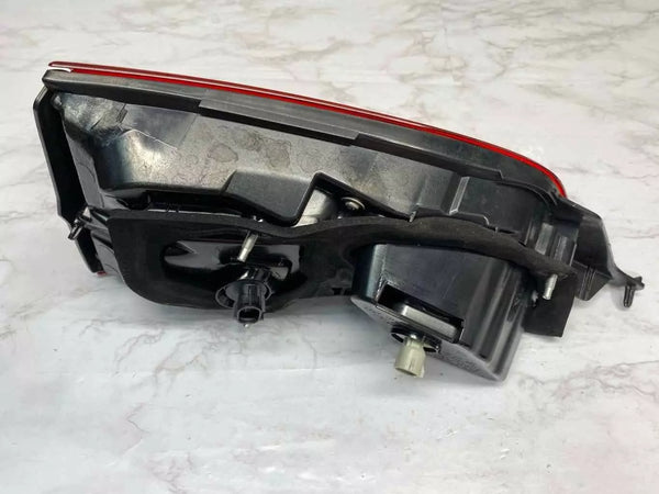 17 18 19 NISSAN ROGUE SPORT LUZ TRASERA LADO IZQUIERDO MONTADA EN PUERTA ELEVADORA OEM 265556MA5A