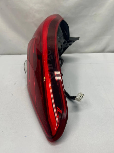 2017 2018 2019 TOYOTA HIGHLANDER TAIL LIGHT RIGHT SIDE QUARTER PANEL ASSY