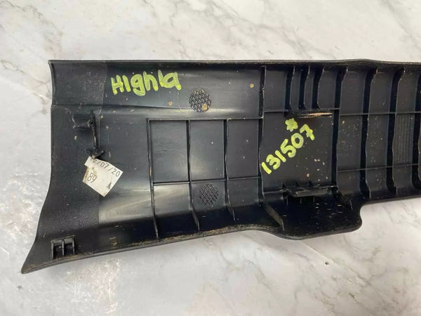 2022 23 24 TOYOTA HIGHLANDER GUARNIÇÃO DA PLACA DE AMARRAÇÃO DA PORTA DIANTEIRA LADO DIREITO OEM 679130E1000