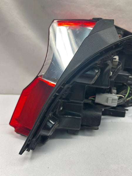 2018 TO 2022 TOYOTA CHR TAIL LIGHT LEFT SIDE QUARTER PANEL ASSY OEM 81561F4021