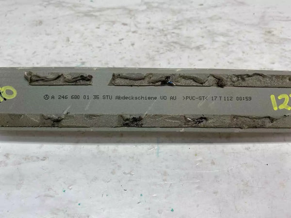 14 15 16 17 18 19 MERCEDES CLA250 UMBRAL DE PUERTA DELANTERO LADO IZQUIERDO 2466800135 FALTA UNO ADJUNTO