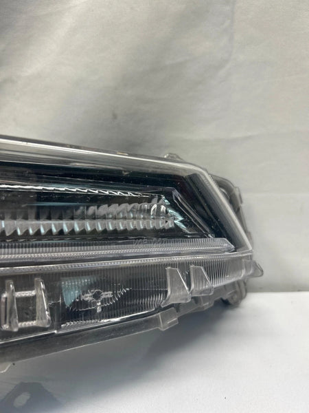 2023 2025 TOYOTA COROLLA HEADLIGHT RIGHT SIDE LED INCANDESCENT TURN SIGNAL ASSY