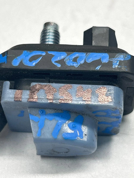 Toyota Rav-4 8983a52010 impact sensor assy OEM