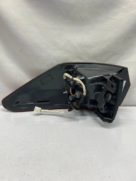 2017 TO 2019 TOYOTA HIGHLANDER TAIL LIGHT LEFT SIDE QUARTER PANEL OEM 815600E160