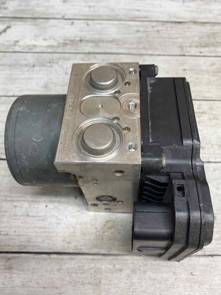 Nissan Pathfinder anti lock brake system 18 20 abs pump & motor OEM 476609PP0B