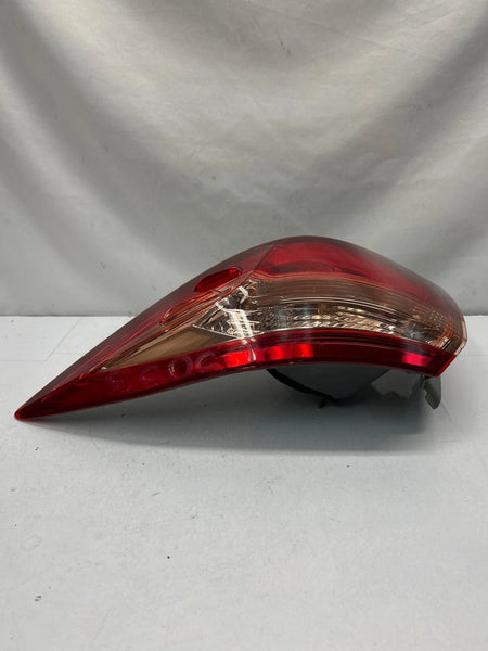 2017 TO 2019 TOYOTA COROLLA TAIL LIGHT RIGHT SIDE QUARTER PANEL SEDAN OEM 8155002B00