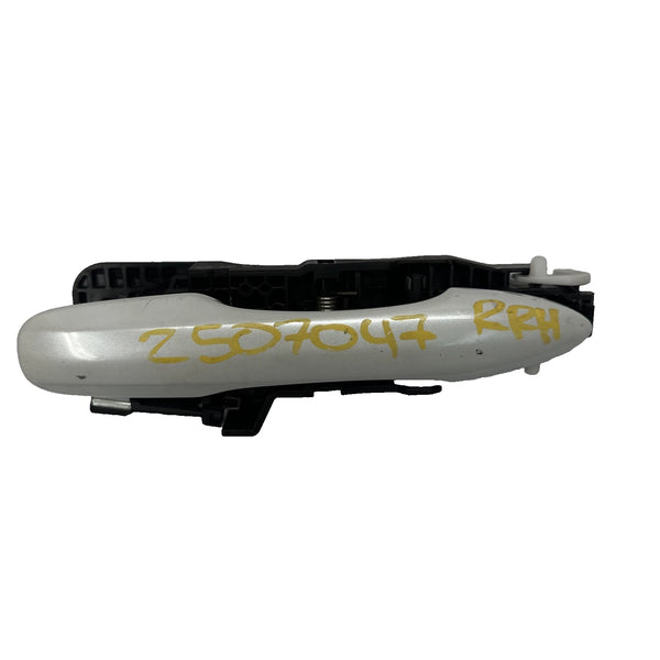 20 TO 24 TOYOTA COROLLA OUTSIDE DOOR HANDLE REAR RIGHT SIDE 6920312170 089 WHITE