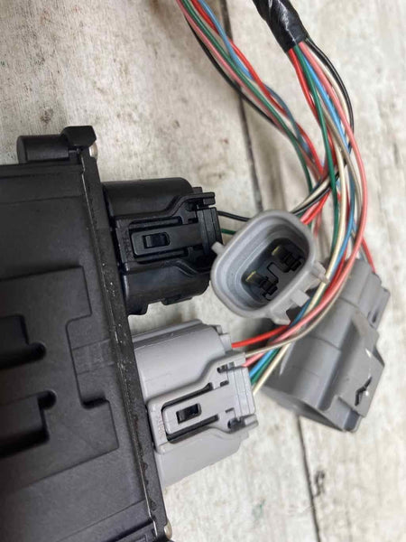 22 TOYOTA COROLLA OCUPANT DETECTION CONTROL UNIT 8995202040 WITH WIRES AND PLUGS