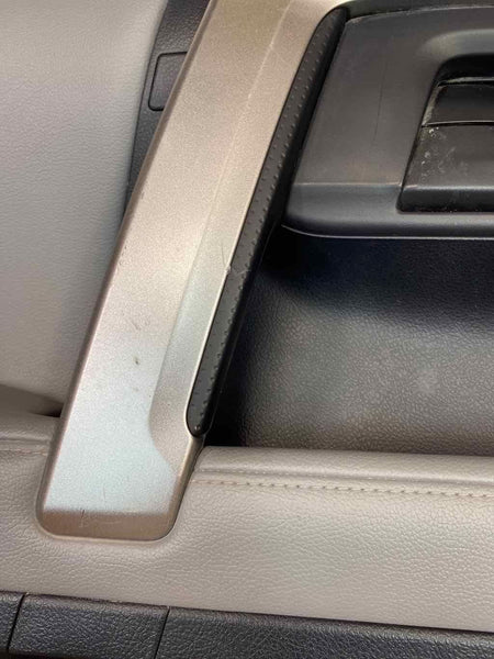 10 13 TOYOTA 4RUNNER SR5 RAR PANEL DE MOLDURA DE PUERTA IZQUIERDA CUERO GRIS OEM 6764035C20C3