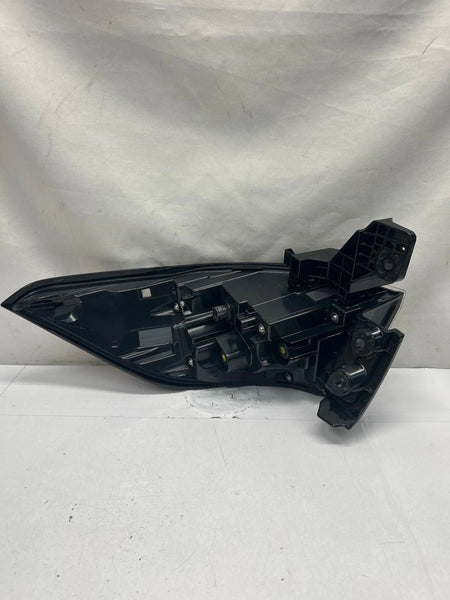 22 25 TOYOTA COROLLA CROSS TAIL LIGHT LEFT QUARTER PANEL INANDESCENT 815600A160