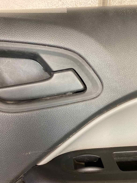 15 22 CHEVY COLORADO PANEL DE MOLDURA DE PUERTA TRASERA DERECHA 84725427 TIENE UNA PEQUEÑA PIEZA ROTA