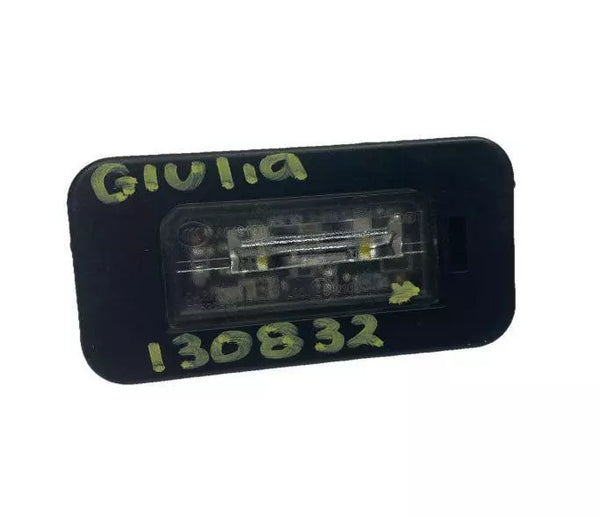 17 18 19 20 21 22 23 ALFA ROMEO GIULIA LUZ DE MATRÍCULA LADO TRASERO DERECHO OEM 50532562
