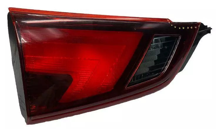 17 18 19 NISSAN ROGUE SPORT LUZ TRASERA LADO IZQUIERDO MONTADA EN PUERTA ELEVADORA OEM 265556MA5A