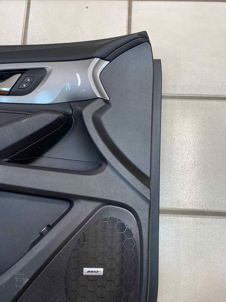 Guarnição do painel da porta Chevy Traverse 18 21 lado esquerdo dianteiro preto assy OEM 84454920