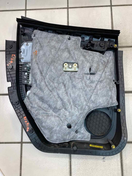 15 22 CHEVY COLORADO PANEL DE MOLDURA DE PUERTA TRASERA DERECHA 84725427 TIENE UNA PEQUEÑA PIEZA ROTA
