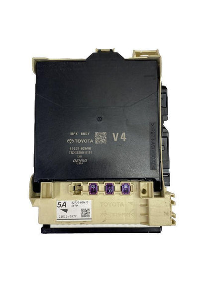 20 TOYOTA COROLLA SEDAN BCM MULTI NETWORK CONTROL MODULE WITH JUNCTION 827300210