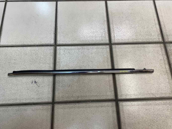 Moldura de puerta trasera izquierda cromada OEM para Toyota Camry 2018-2023