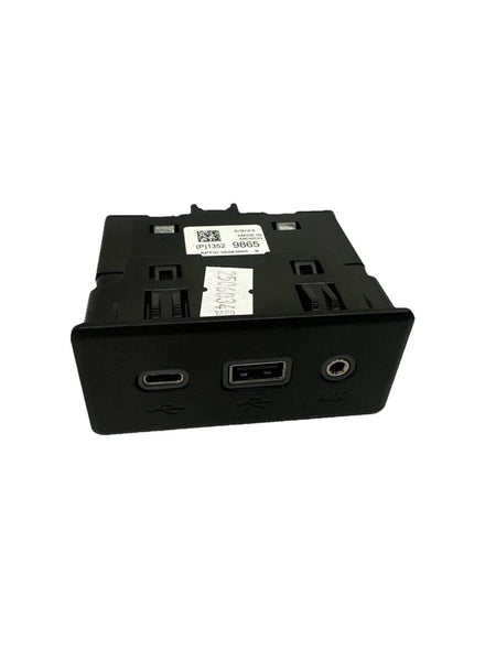 2024 CHEVROLET EQUINOX CENTER CONSOLE USB PORT CHARGER & AUXILIAR AUDIO 13529865