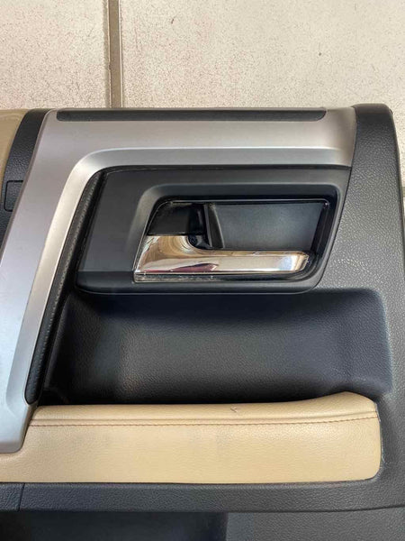 14 15 16 17 18 19 20 TOYOTA 4RUNNER MOLDURA DEL PANEL DE LA PUERTA TRASERA IZQUIERDA CUERO BEIGE OEM 6764035C41C0 