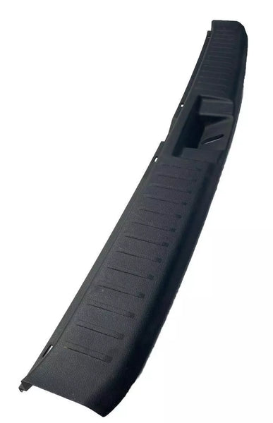 20 21 22 TOYOTA HIGHLANDER CERRADURA DEL MALETERO UMBRAL PLACA DE PROTECCIÓN MOLDEADA OEM 583870E090