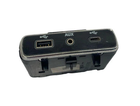 2020 ALFA ROMEO GIULIA CENTER CONSOLE DUAL USB PORT USB C AUXILIAR OEM 35322277