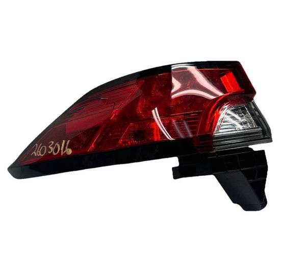 22 25 TOYOTA COROLLA CROSS TAIL LIGHT LEFT QUARTER PANEL INANDESCENT 815600A160