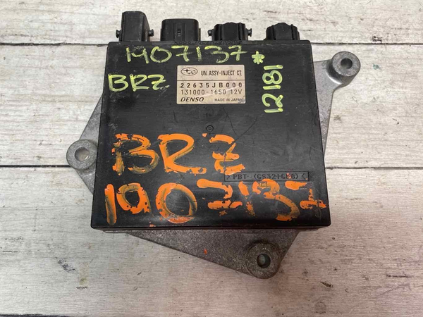 Subaru BRZ fuel injection control module 13 20 OEM 22635JB000 two plugs broken