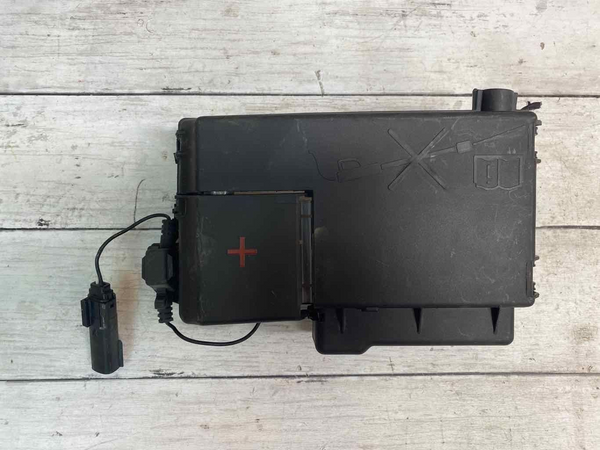 2018 CHEVY EQUINOX BATTERY DISTRIBUTION JUNCTION BLOCK BOX OEM 84237808