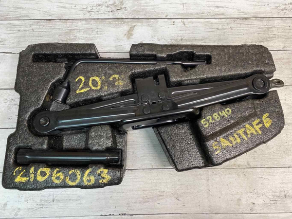 13 20 HYUNDAI SANTA FE PNEU SOBRESSALENTE MACACO FERRAMENTA MECANISMO ASSY OEM 91102W000