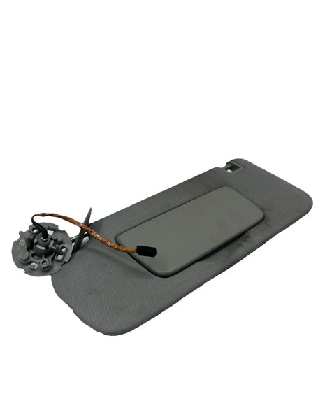 2018 2019 CHEVROLET EQUINOX SUN VISOR LEFT SIDE ASSY OEM 84124184 WITH LIGHT