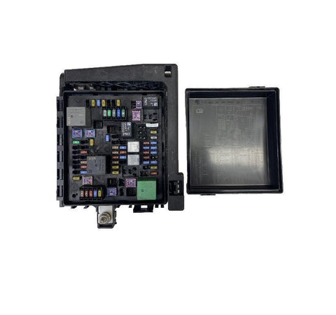 Conjunto de caja de relé de fusibles de motor Chevy Traverse 21 sin plegado eléctrico de tercera fila 84303340