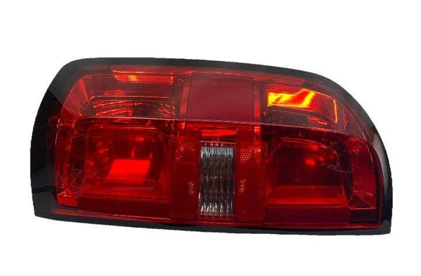 2015 TO 2022 CHEVY COLORADO TAIL LIGHT LEFT SIDE OEM 84630992 WITH PIGATIL HARNESS