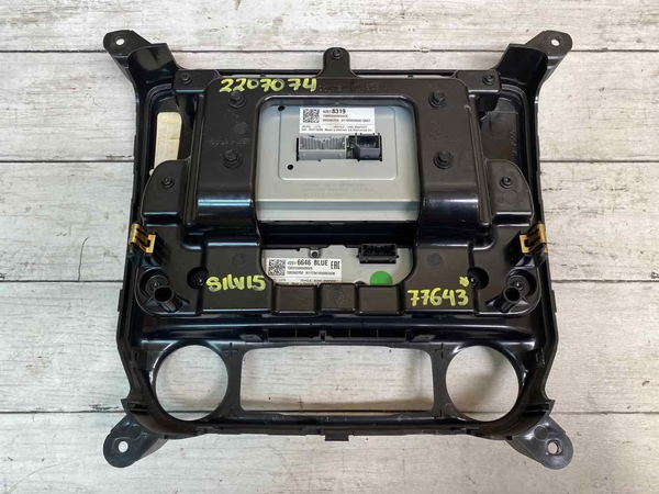 Chevy Silverado radio am fm 18 display screen & control panel assy OEM 42578319