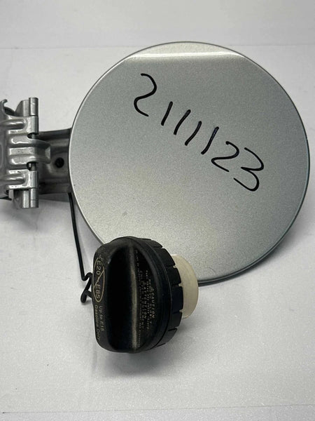 2013 TO 2018 TOYOTA RAV-4 FUEL TANK DOOR REAR GAS CAP LID SILVER OEM 7735042090 CANADA