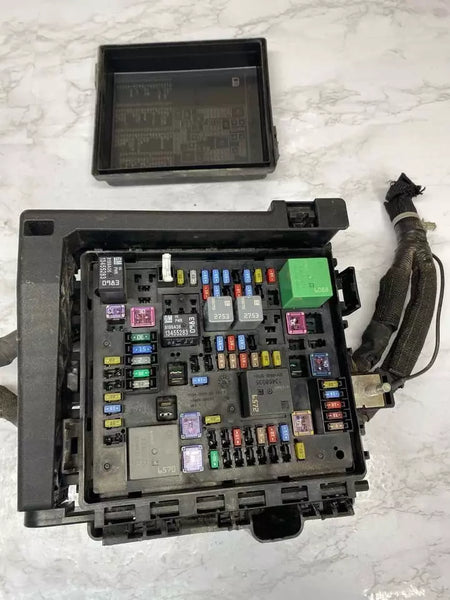 2018 2019 CHEVROLET TRAVERSE ENGINE FUSE BOX BLOCK RELAY ASSY OEM 84292758