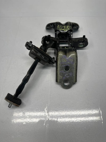 2019 HYUNDAI ELANTRA DOOR HINGE FRONT LEFT DRIVER SIDE ASSEMBLY OEM A046057