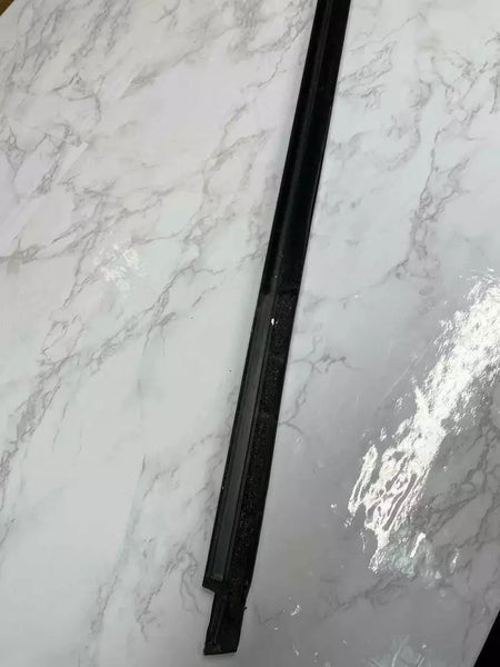 17 18 19 20 21 22 23 GMC ACADIA ROCKER MOULDING LEFT CHROME MOULDING HAS A SMALL DENT 84160415